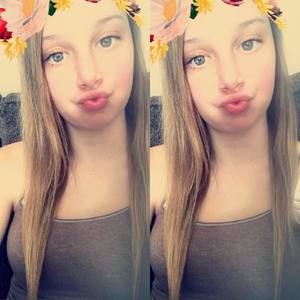 Meet your Posher, Alaura